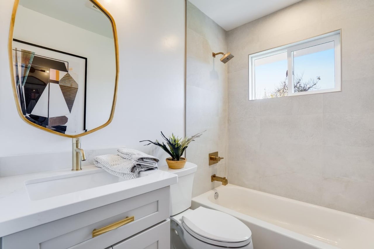 Bathroom Remodel on a Budget: 10 Expert Tips for a Stunning and Affordable Transformation